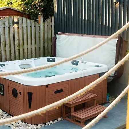 Neptune At Rounton By Maison Parfaite - Hot Tub - Parking - Robin Hoods Bay