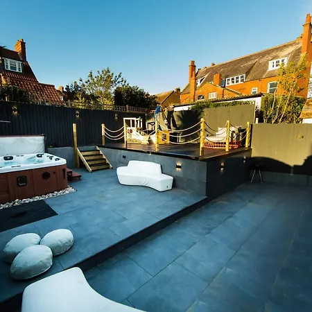 Neptune At Rounton By Maison Parfaite - Hot Tub - Parking - Robin Hoods Bay Robin Hood's Bay
